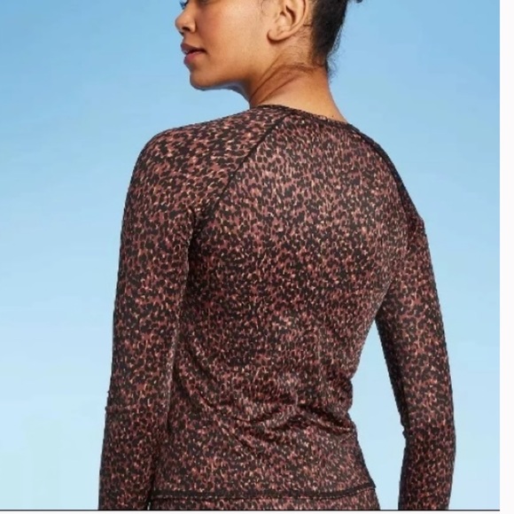 NWOT All in Motion M Leopard Rash-guard Swim Top - Picture 10 of 11